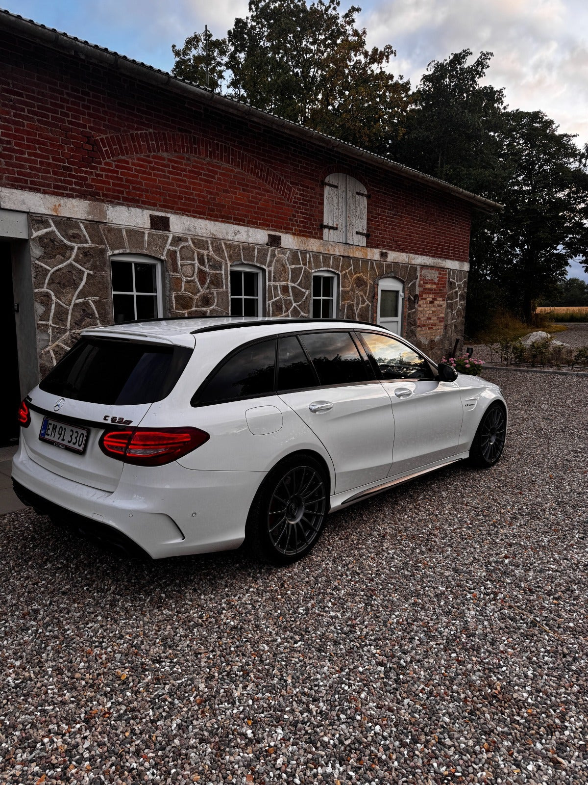 Hvid Mercedes C63 fra 2016