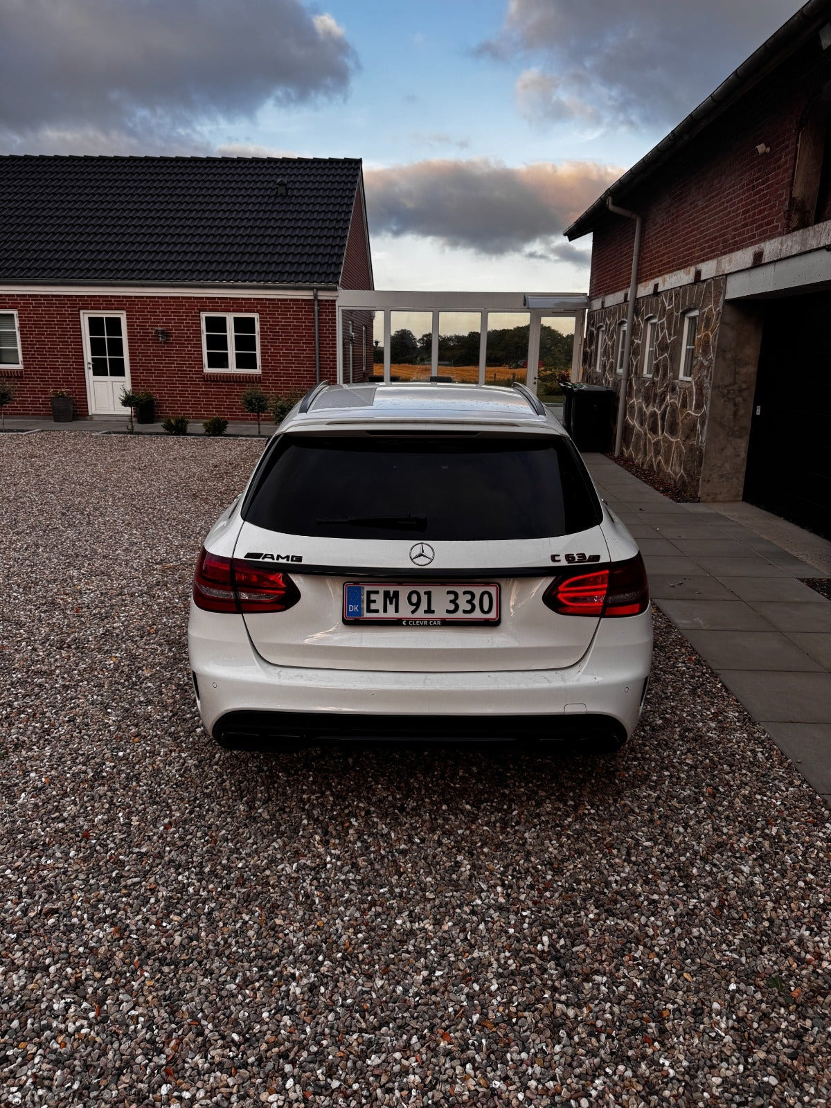 Hvid Mercedes C63 fra 2016