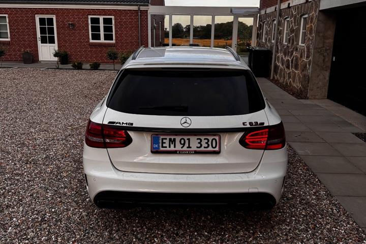 Hvid Mercedes C63 fra 2016