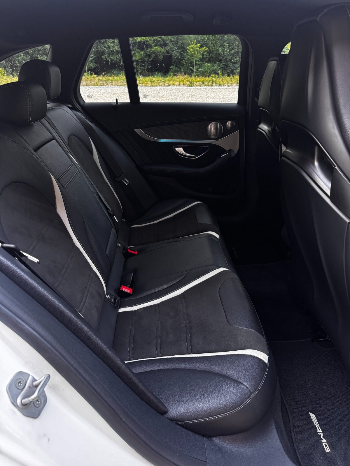 Hvid Mercedes C63 fra 2016