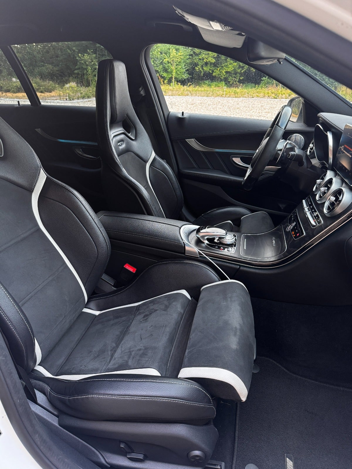 Hvid Mercedes C63 fra 2016