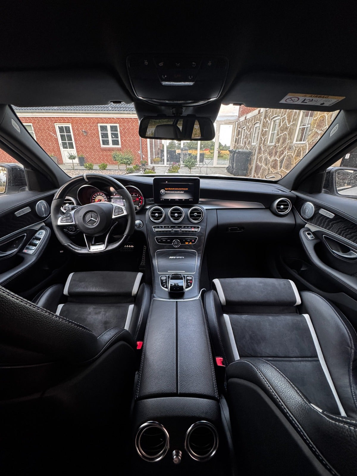 Hvid Mercedes C63 fra 2016