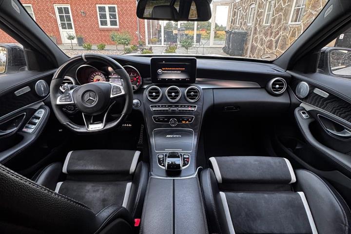 Hvid Mercedes C63 fra 2016