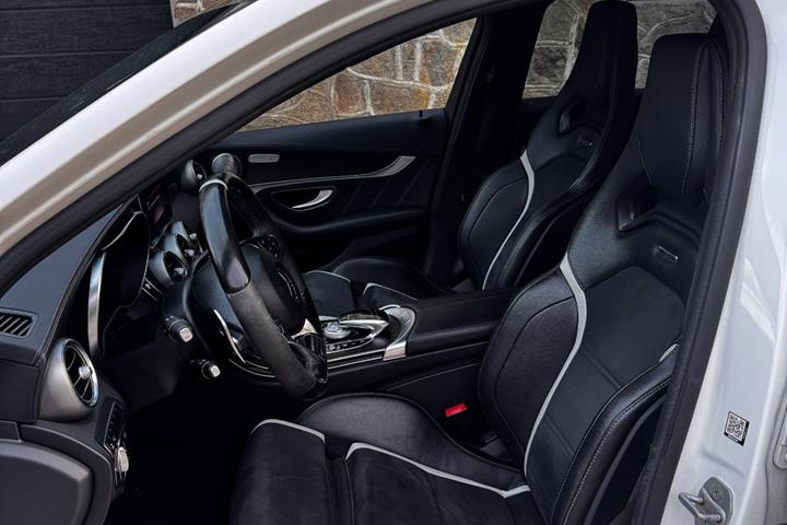 Hvid Mercedes C63 fra 2016