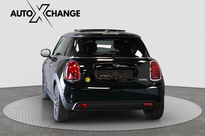 Sort Mini Cooper SE fra 2022