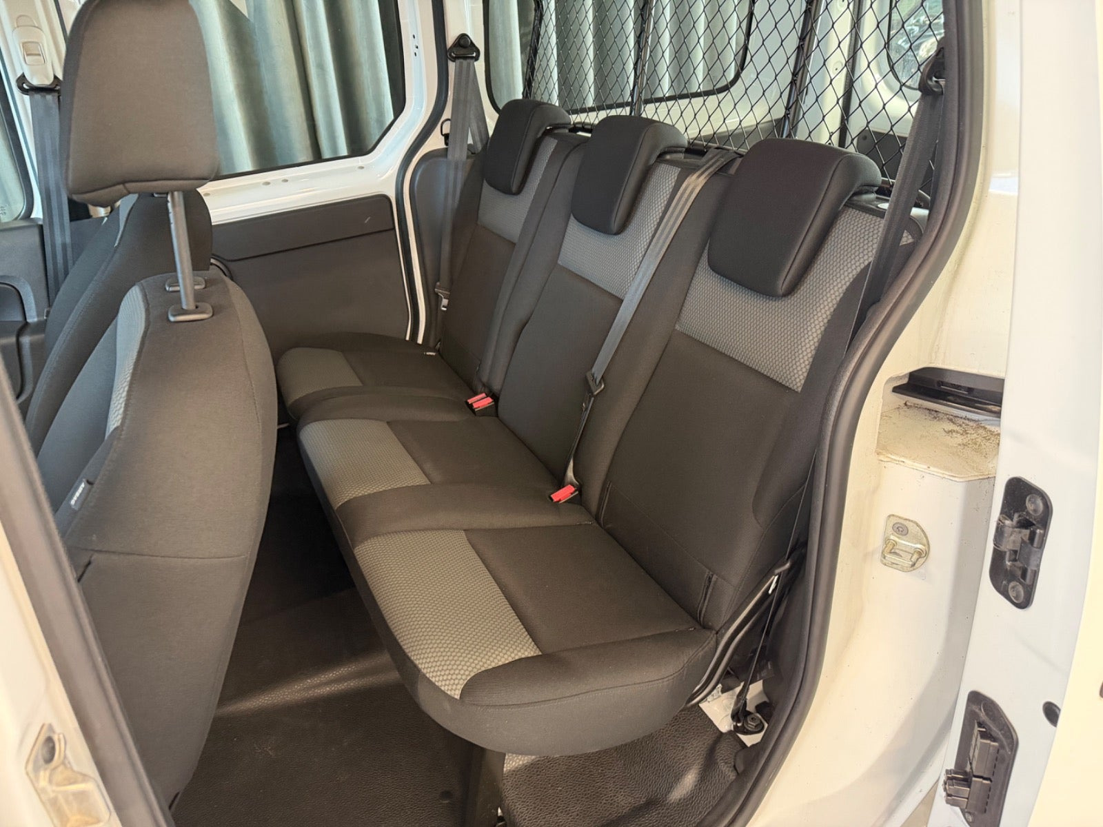 Hvid Renault Kangoo Maxi fra 2019 set indefra