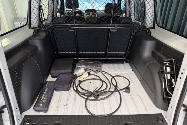 Hvid Renault Kangoo Maxi fra 2019 set indefra