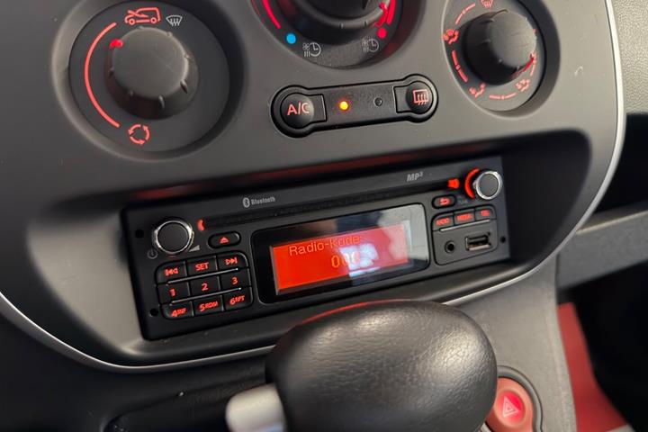 Hvid Renault Kangoo Maxi fra 2019 set indefra