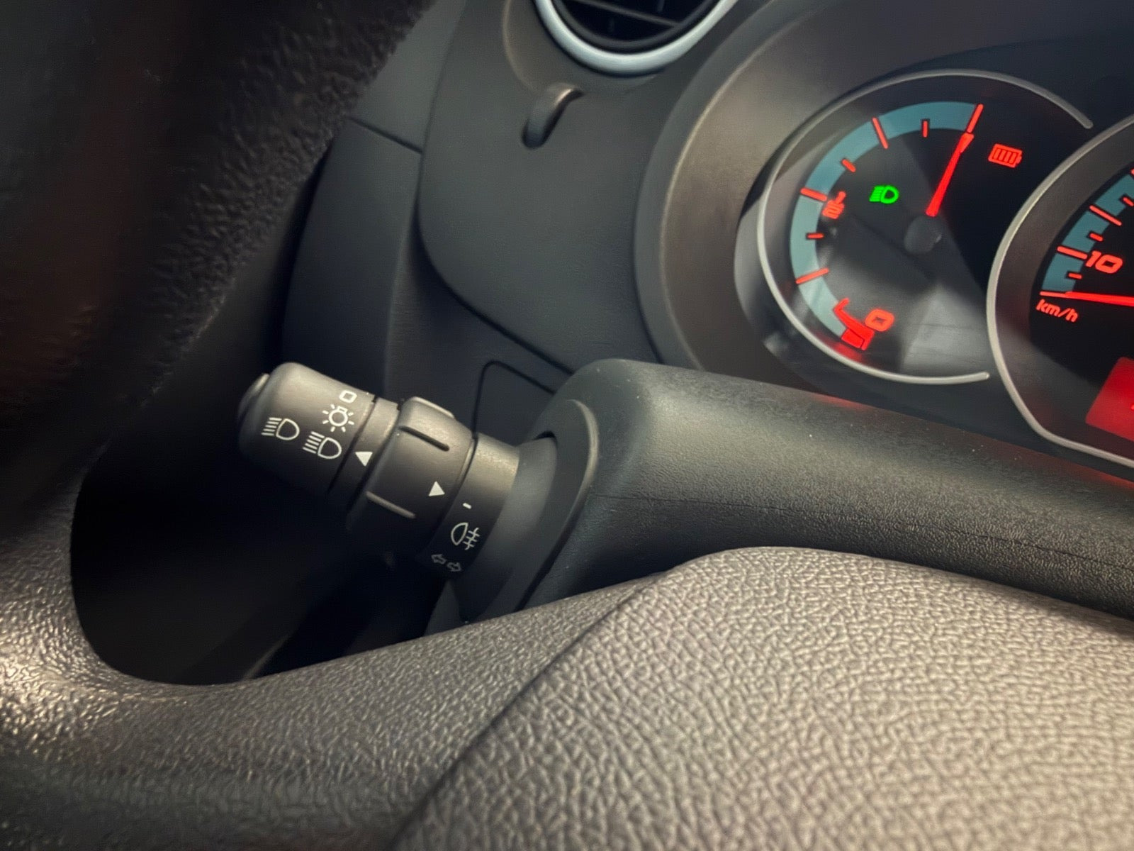 Hvid Renault Kangoo Maxi fra 2019 set indefra
