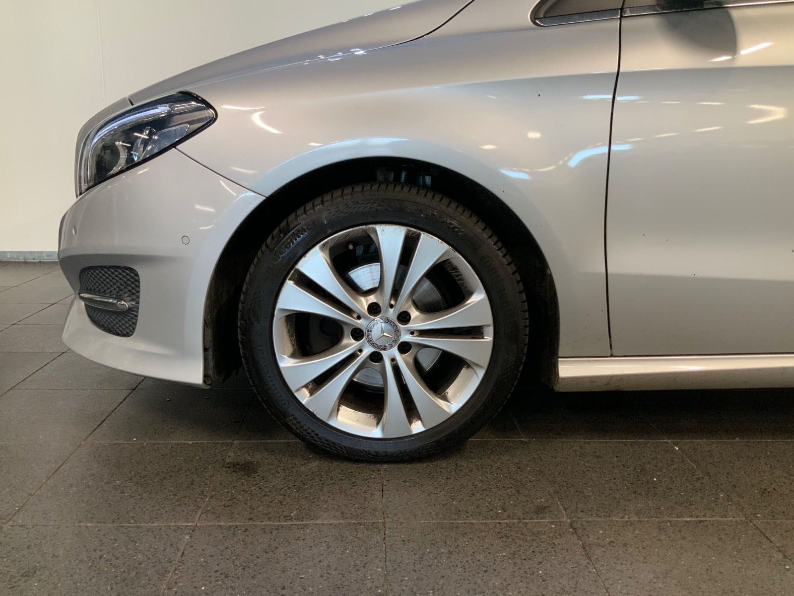 Sølv Mercedes B200 fra 2016