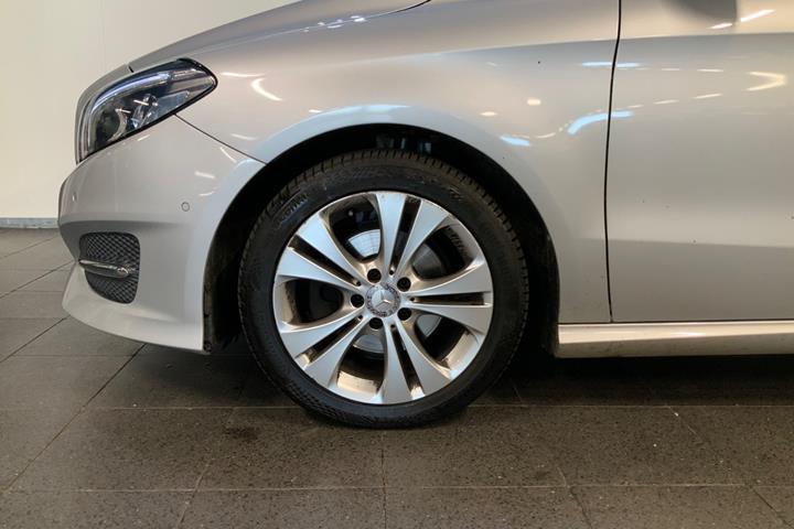 Sølv Mercedes B200 fra 2016