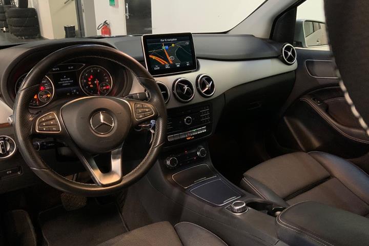 Sølv Mercedes B200 fra 2016