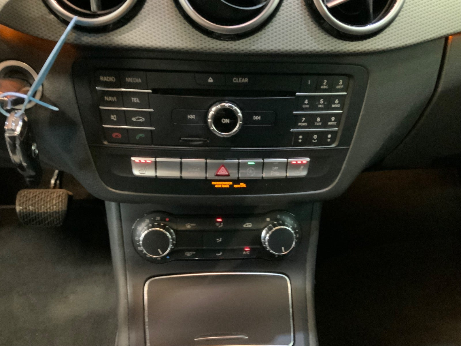 Sølv Mercedes B200 fra 2016