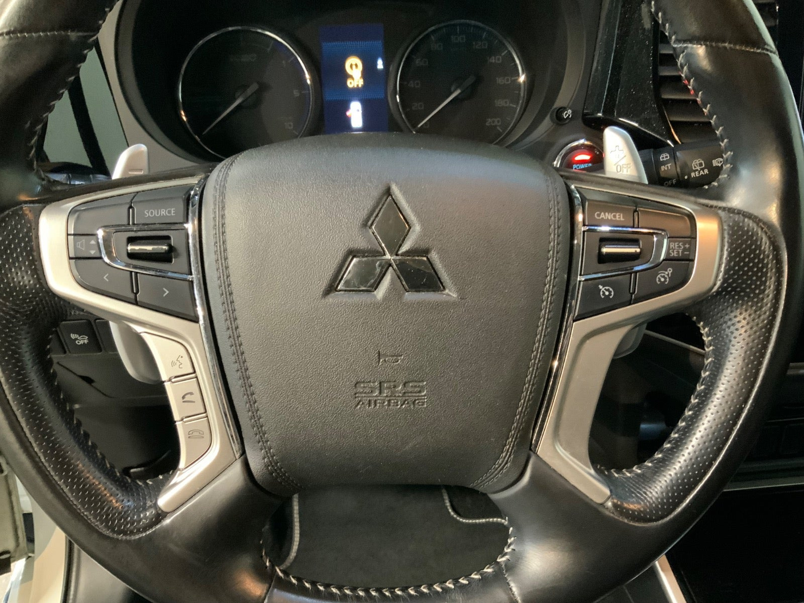 Hvid Mitsubishi Outlander fra 2020
