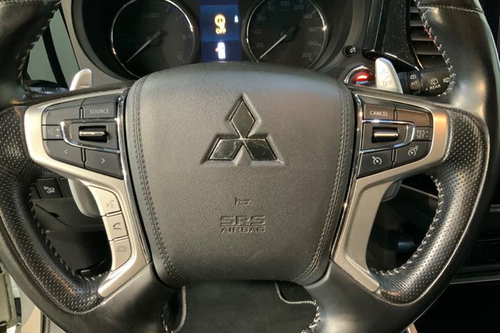 Hvid Mitsubishi Outlander fra 2020