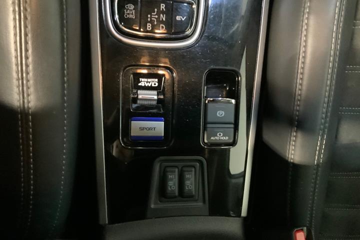 Hvid Mitsubishi Outlander fra 2020
