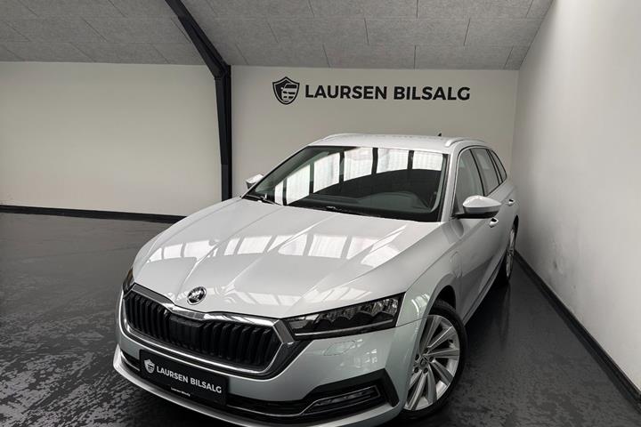 Sølv Skoda Octavia fra 2022