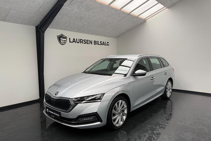 Sølv Skoda Octavia fra 2022