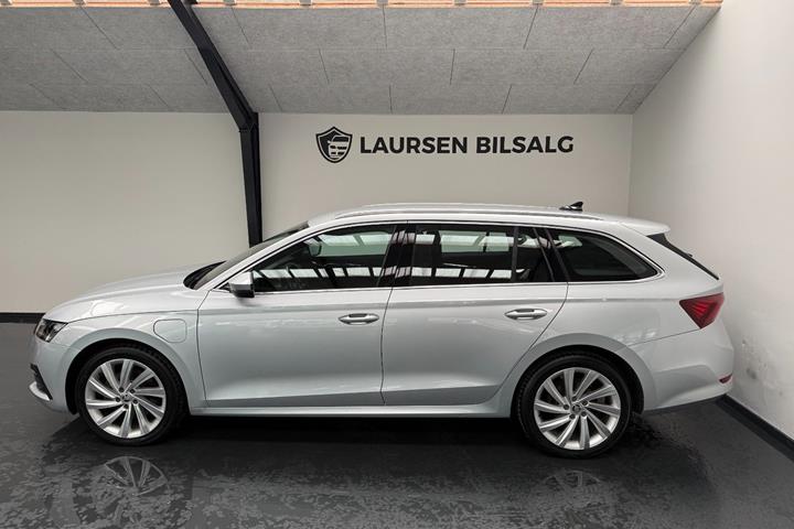Sølv Skoda Octavia fra 2022