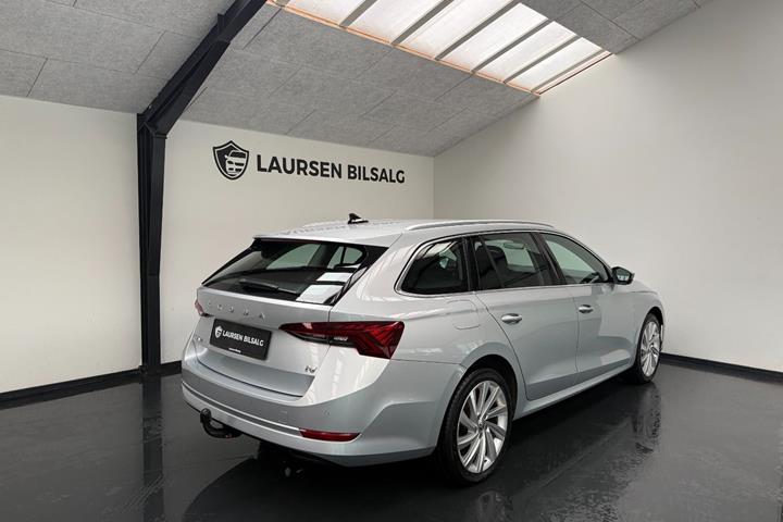 Sølv Skoda Octavia fra 2022