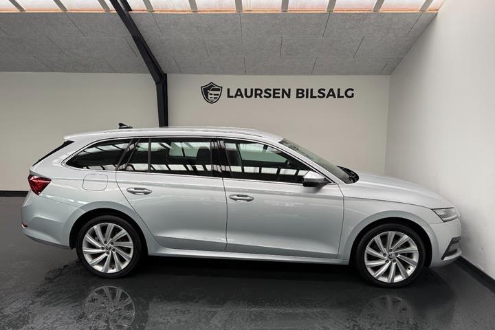 Sølv Skoda Octavia fra 2022