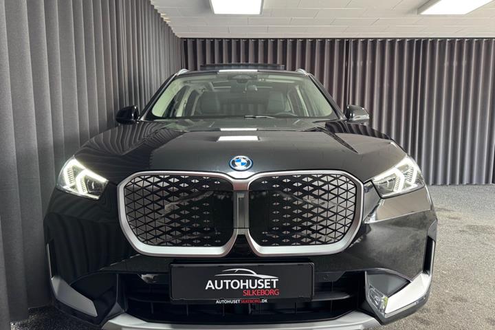 Sort BMW iX1 fra 2026