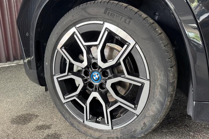 Sort BMW iX1 fra 2026
