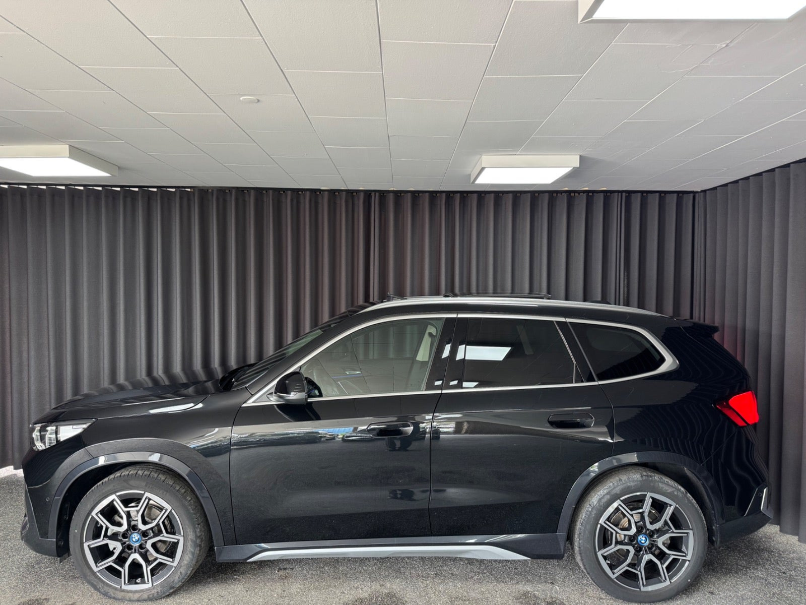 Sort BMW iX1 fra 2026