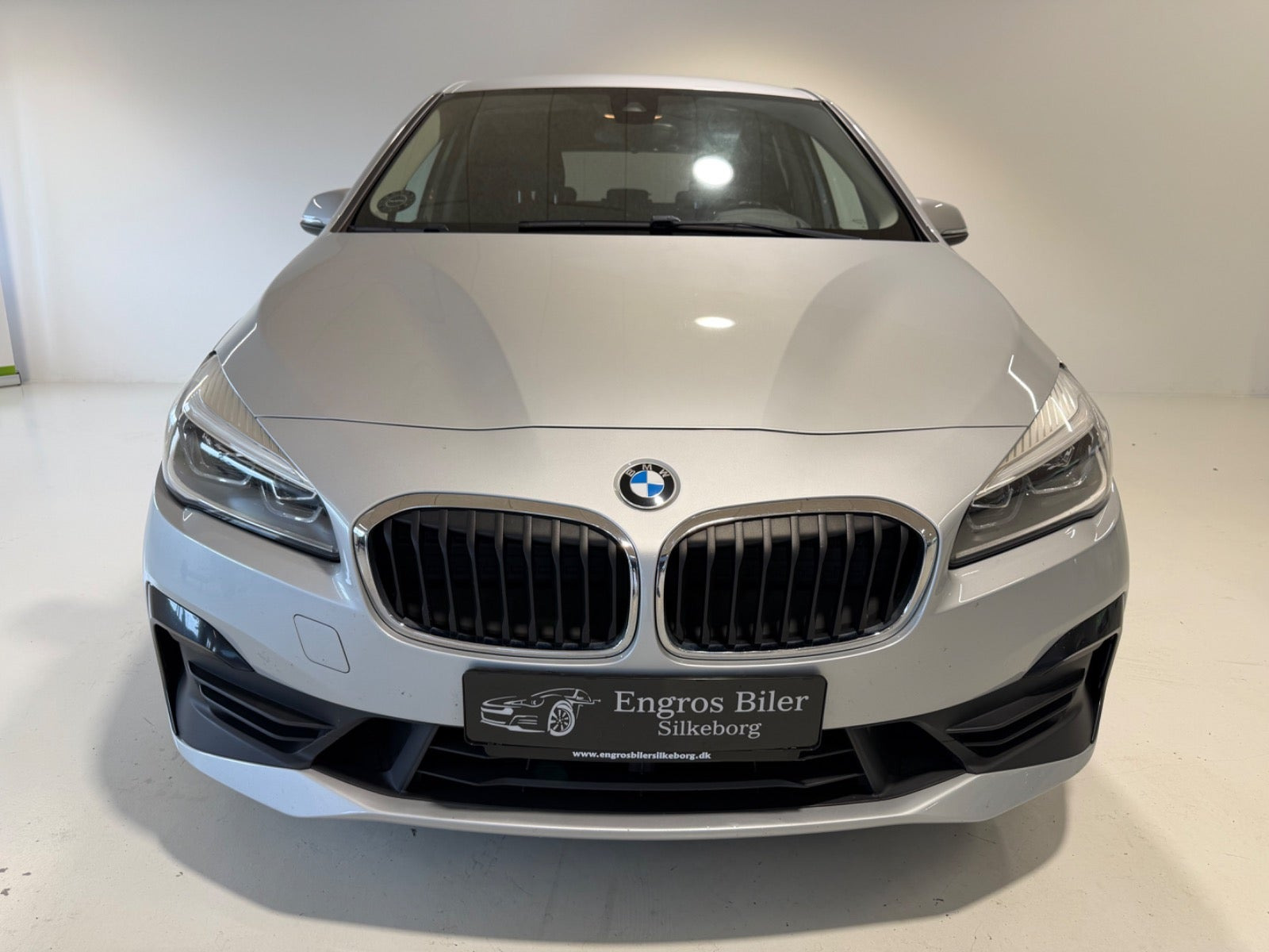 Sølv BMW 218d fra 2019