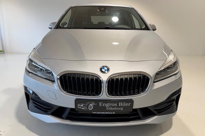 Sølv BMW 218d fra 2019