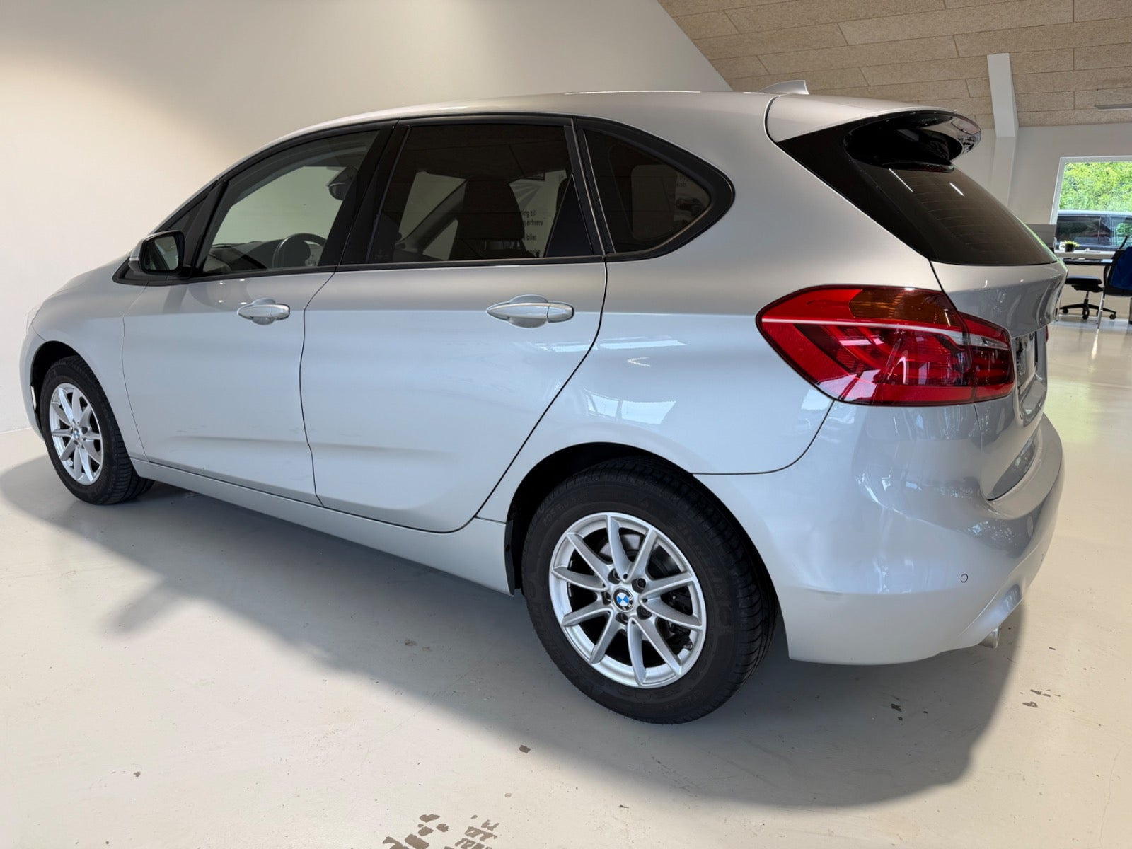 Sølv BMW 218d fra 2019