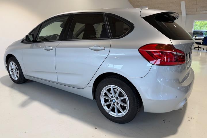 Sølv BMW 218d fra 2019