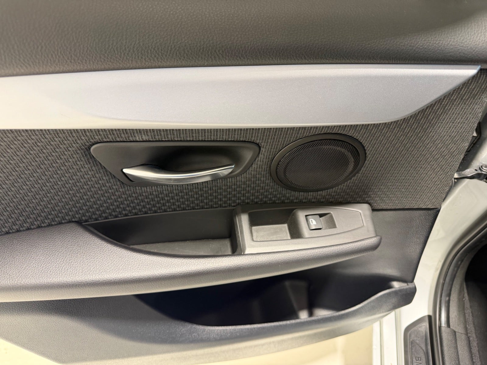 Sølv BMW 218d fra 2019