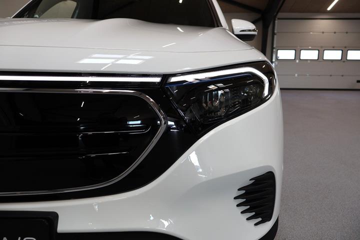 Hvid Mercedes EQB250+ fra 2024
