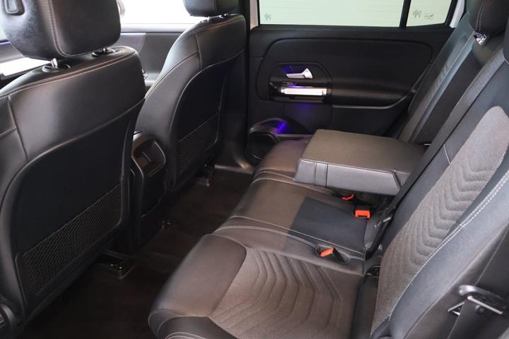 Hvid Mercedes EQB250+ fra 2024