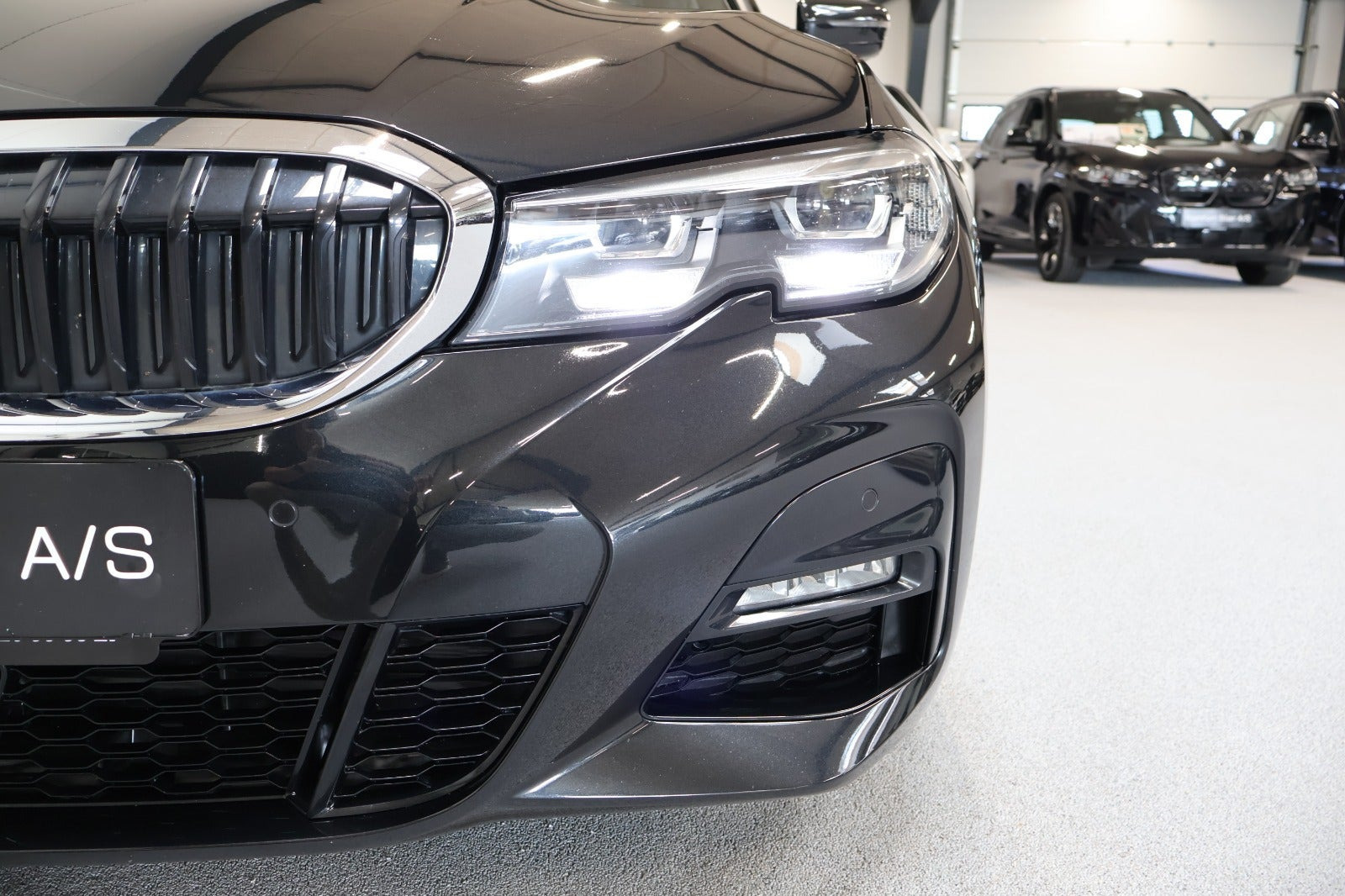 Sort BMW 320i fra 2020