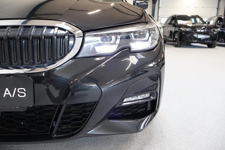 Sort BMW 320i fra 2020