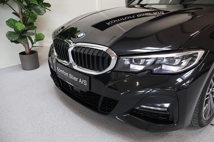 Sort BMW 320i fra 2020