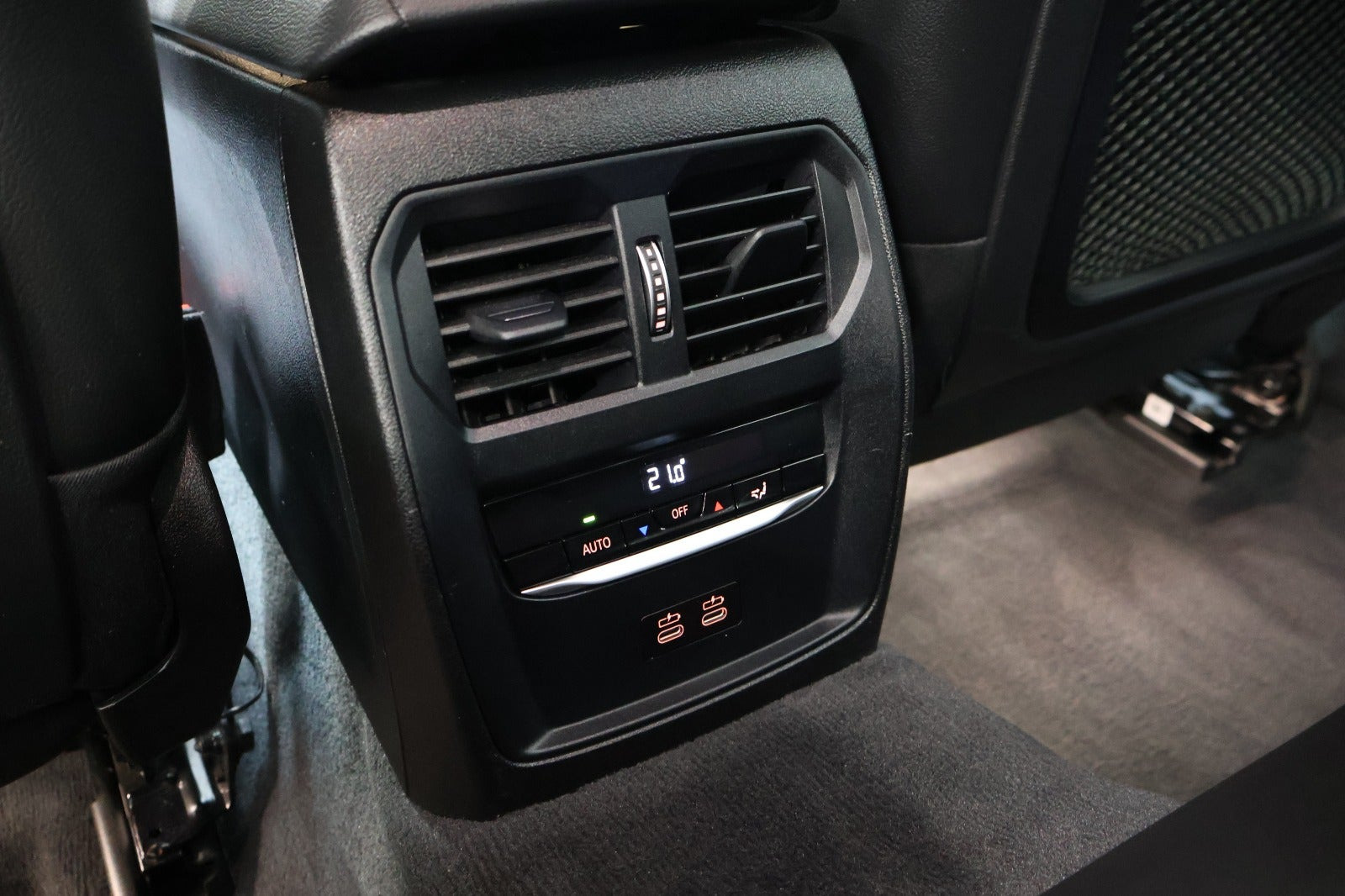 Sort BMW 320i fra 2020