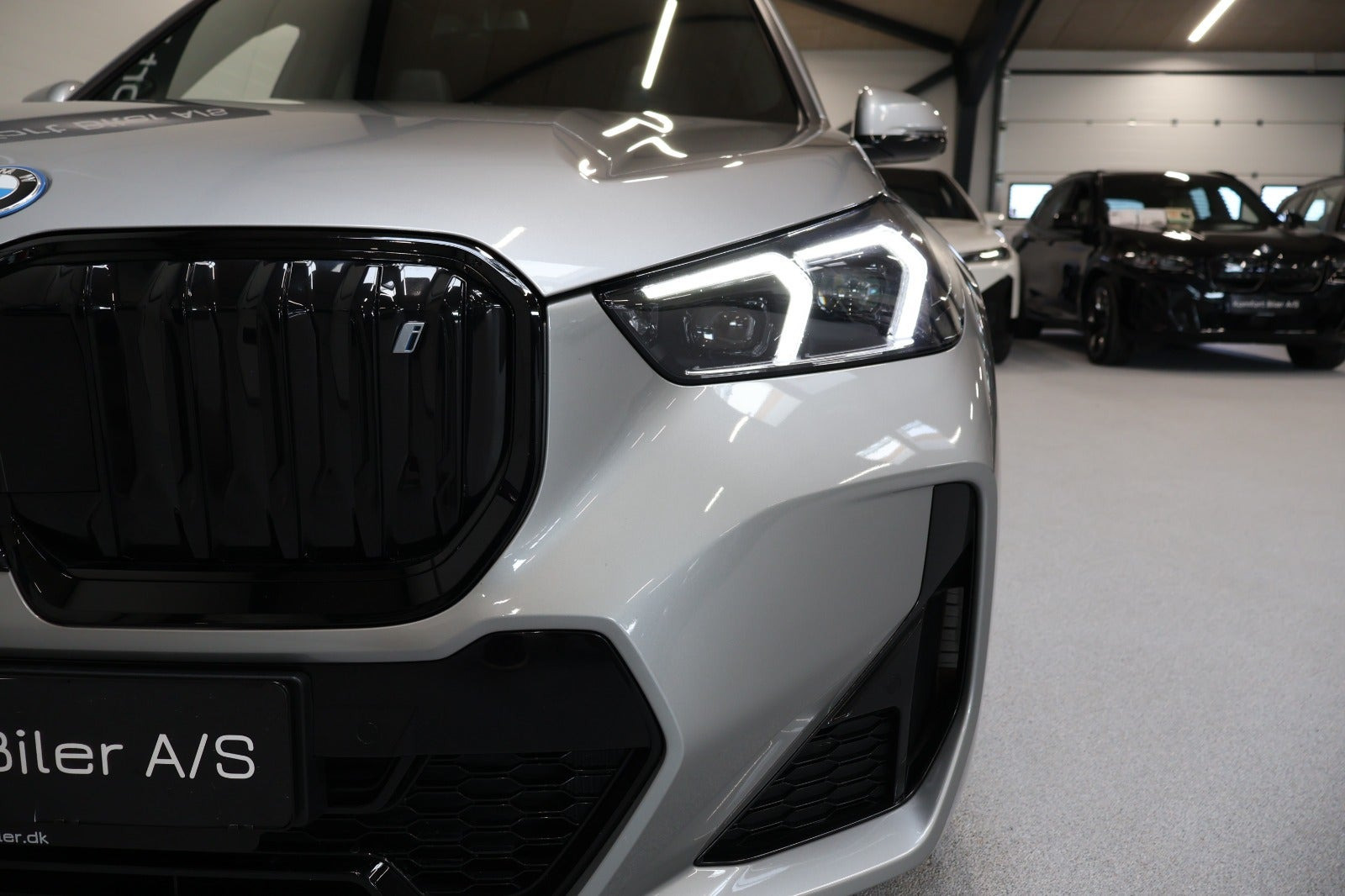 Sølv BMW iX1 fra 2023