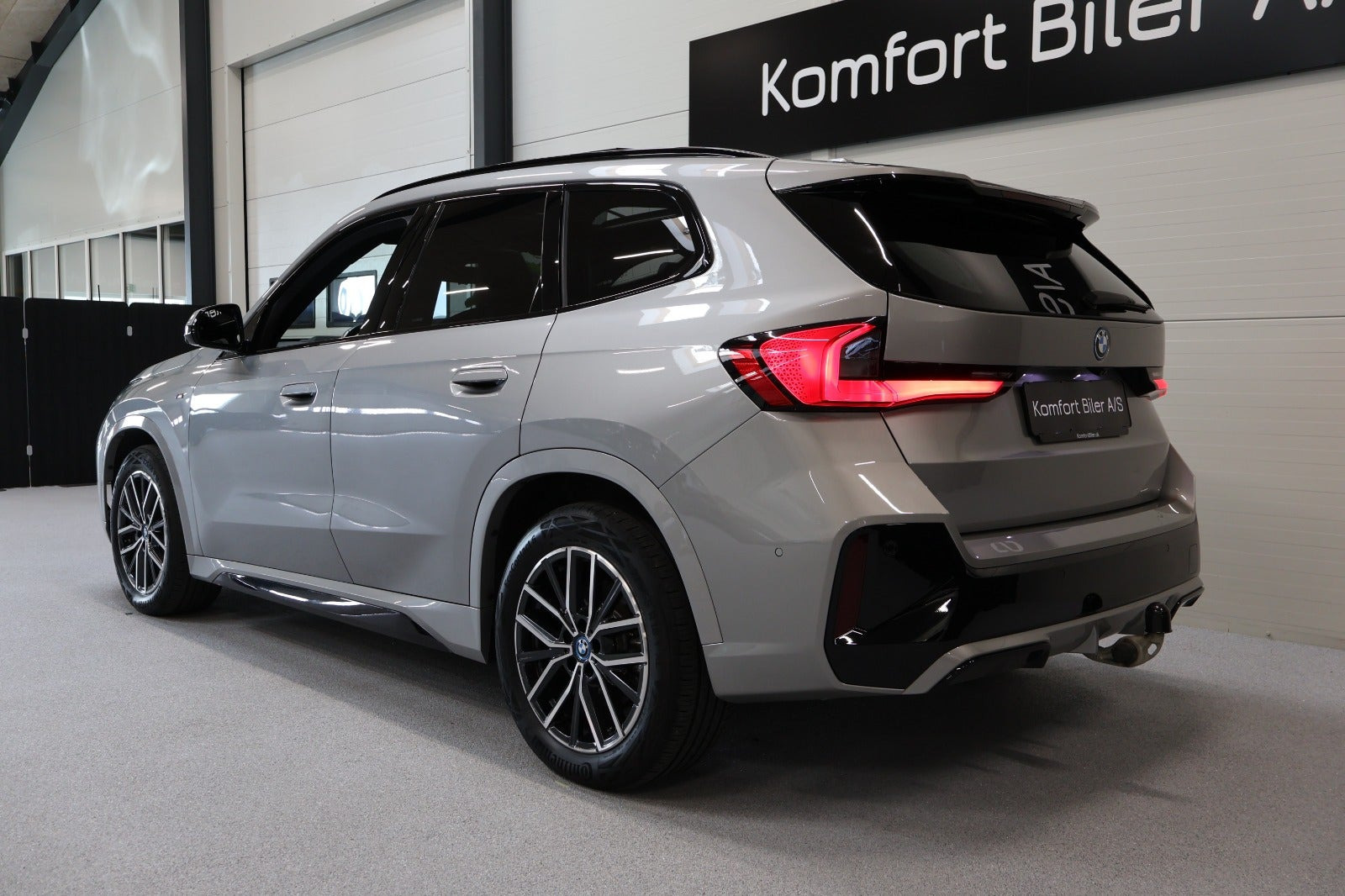 Sølv BMW iX1 fra 2023