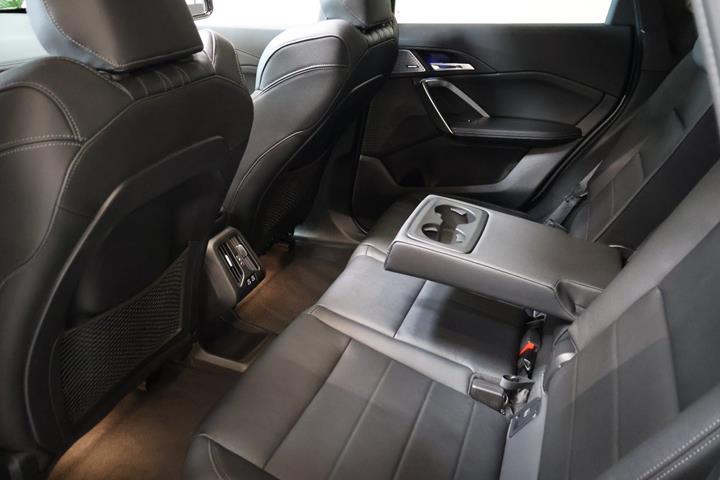 Sølv BMW iX1 fra 2023