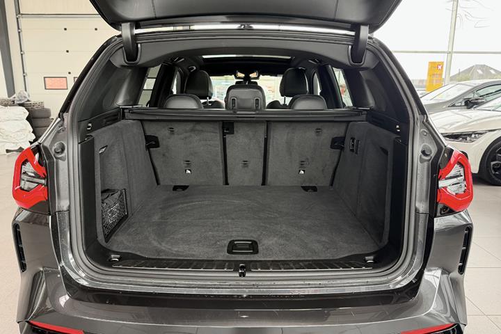 Grå BMW iX3 fra 2023