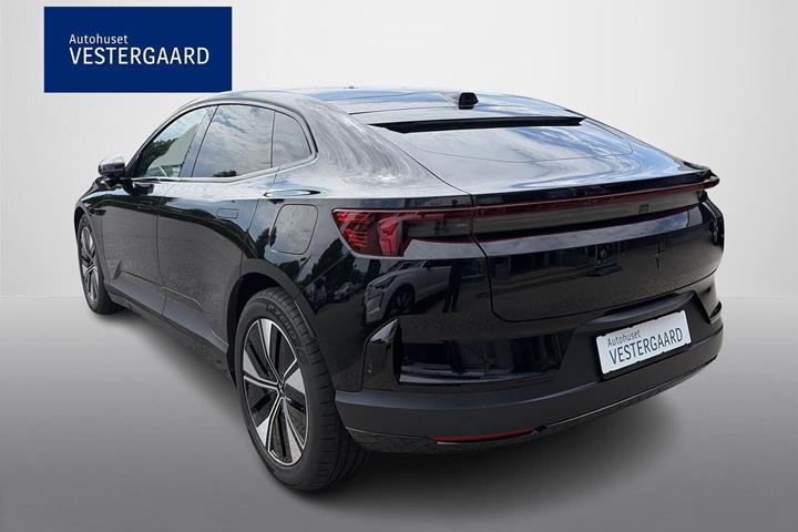 Sort Polestar 4 fra 2026