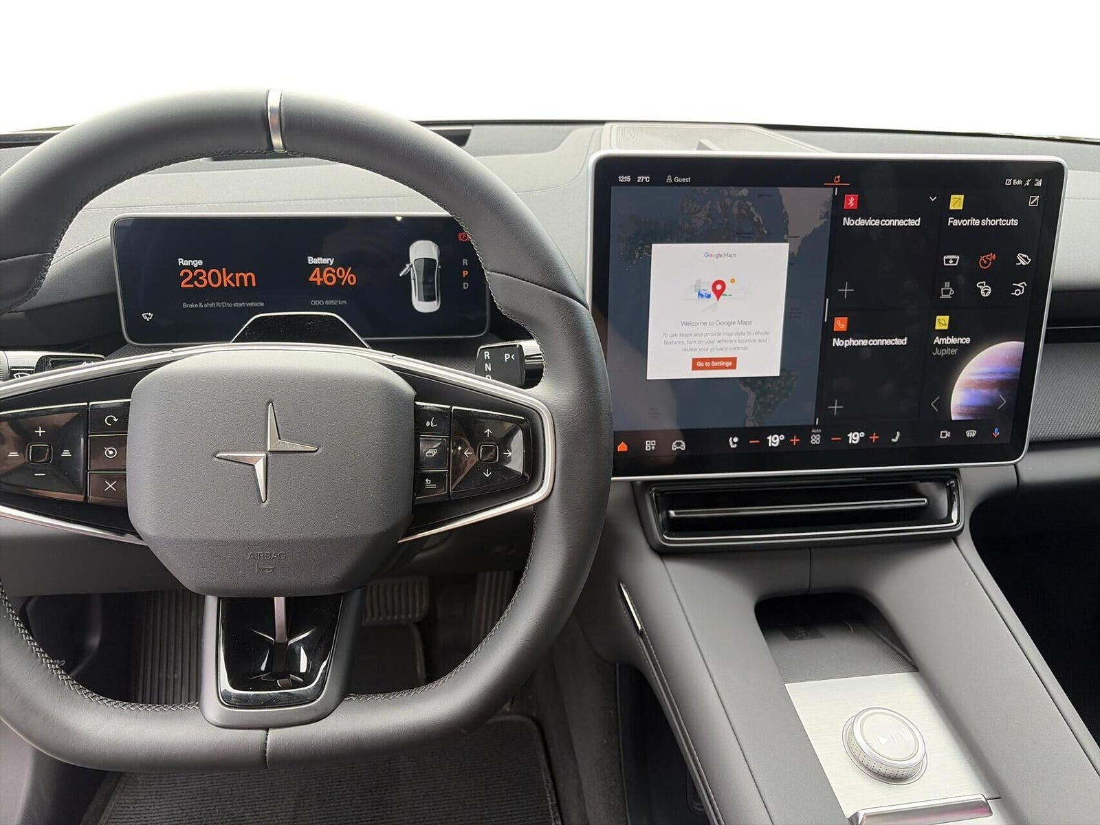 Sort Polestar 4 fra 2026