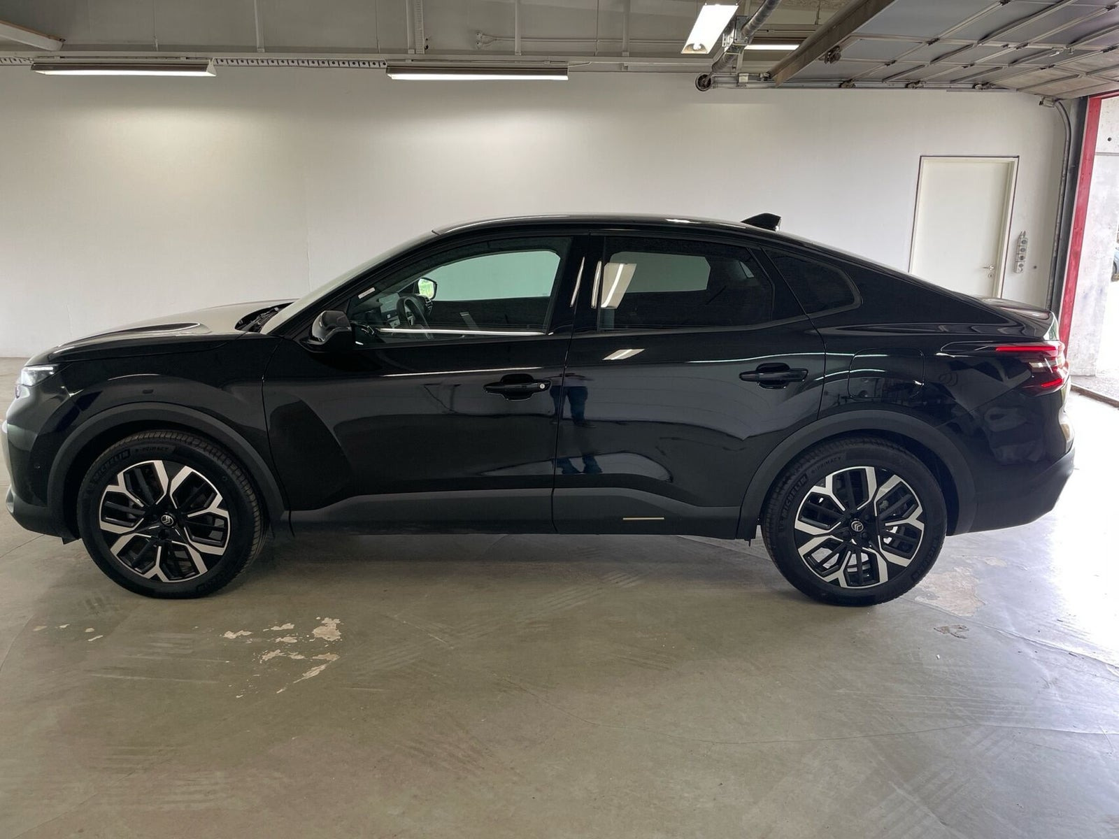 Sort Citroën ë-C4 X fra 2024