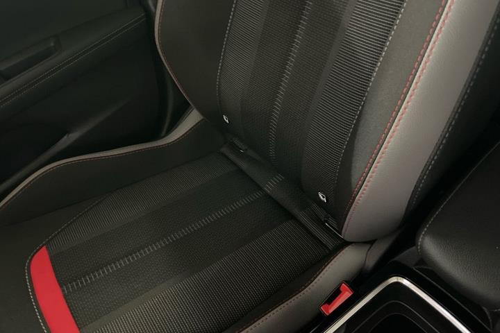 Sølv Opel Mokka-e fra 2023