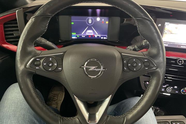 Sølv Opel Mokka-e fra 2023