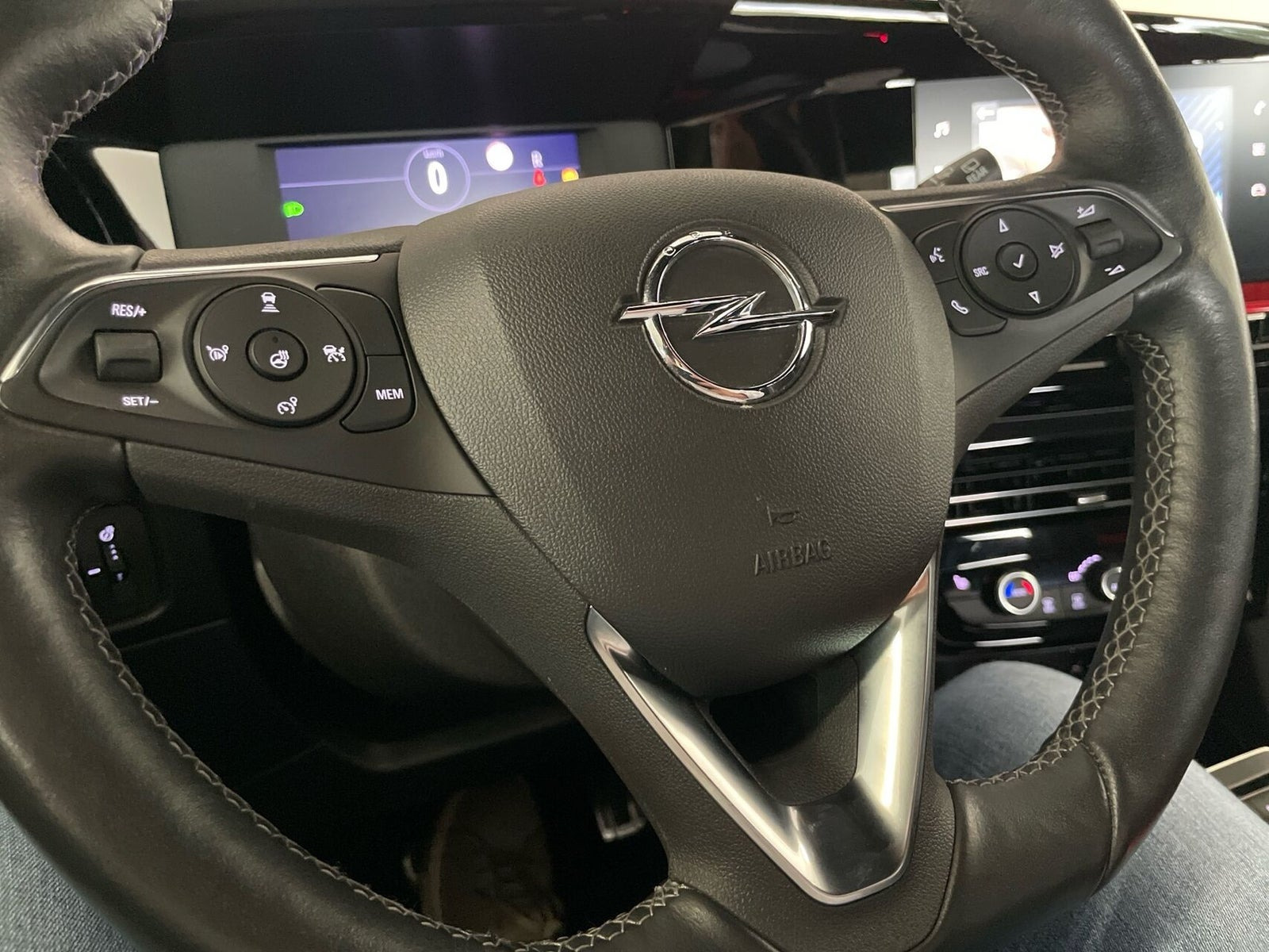 Sølv Opel Mokka-e fra 2023