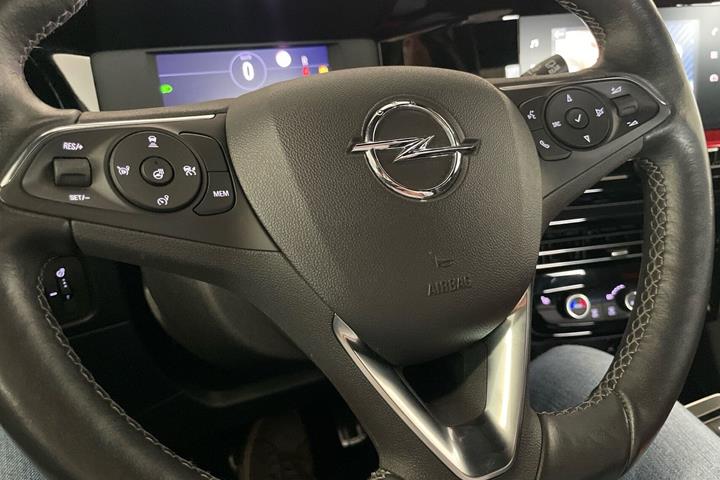 Sølv Opel Mokka-e fra 2023